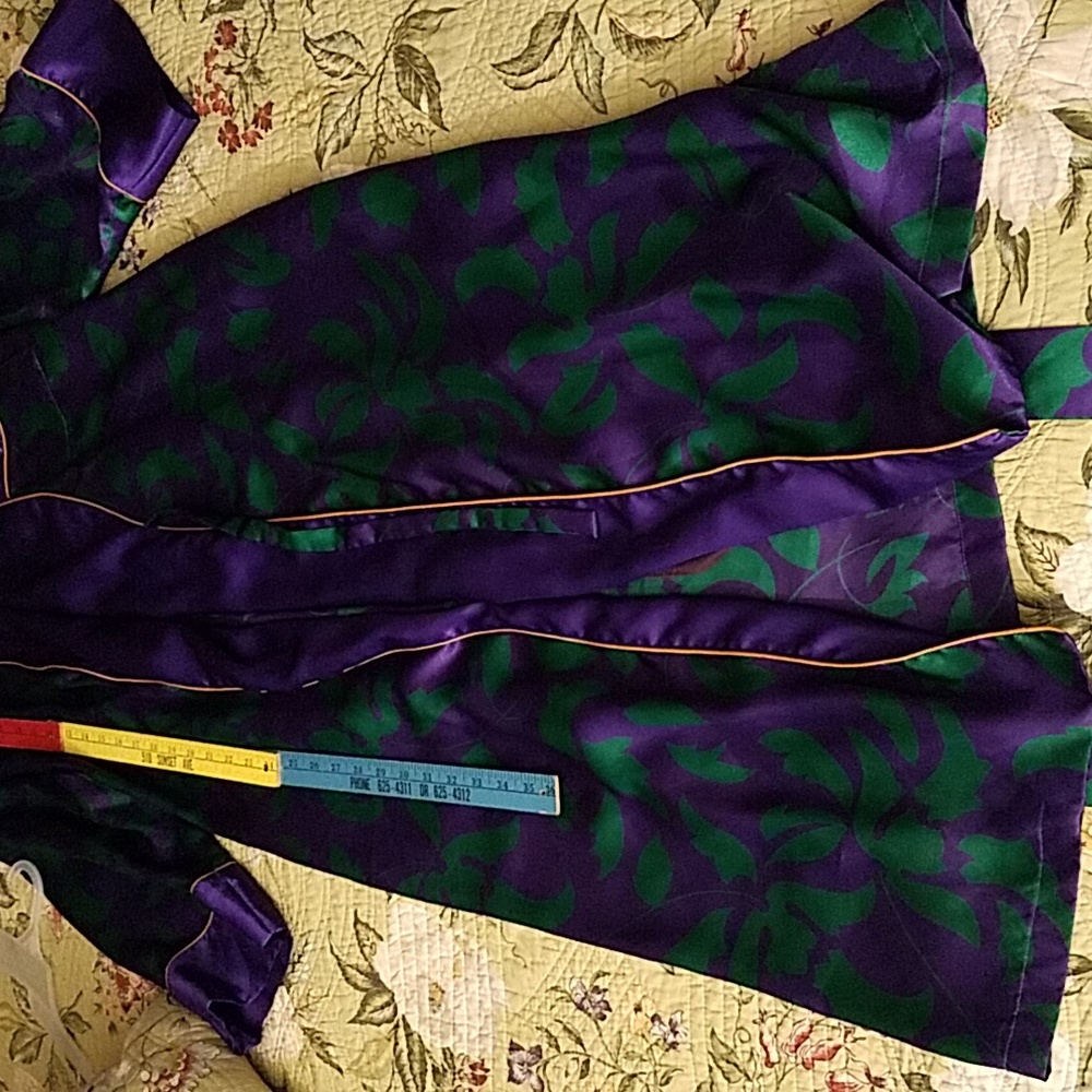 Vintage Victoria's Secret Gold Label Robe - Picture 12 of 16